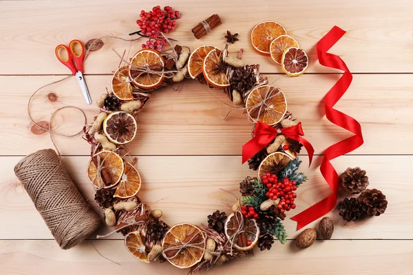 Christmas wreath with materials for decorating — Stok fotoğraf