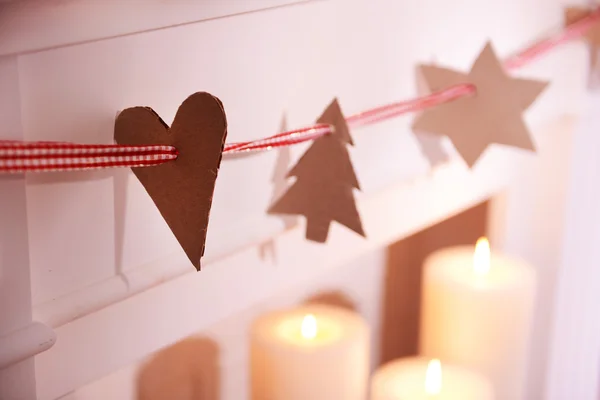 Christmas garland near fireplace — Stock Photo, Image