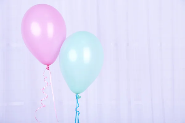 Blauwe en roze ballonnen — Stockfoto