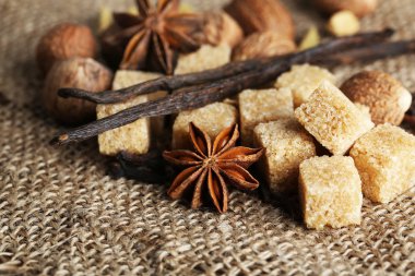 Noel baharat ve çul arka plan üzerinde fırın malzemeleri