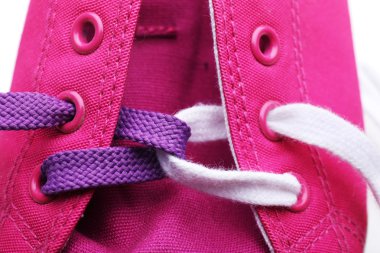 Ayakkabı bağı, yakın çekim bağlama işlemi 