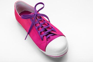 Beyaz izole ayakkabı bağı, bağlama işlemi