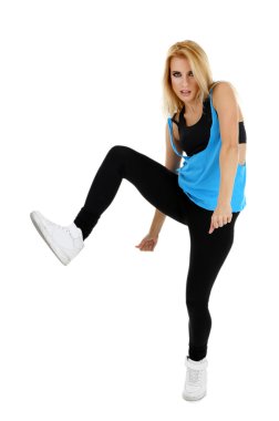 Tek başına dans eden hip hop dansçısı.