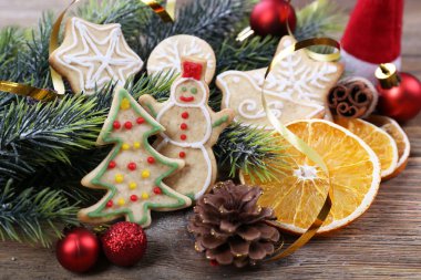 Gingerbread çerezleri dekorasyon ile