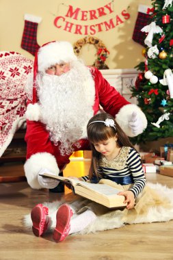 Noel baba küçük kızı ile