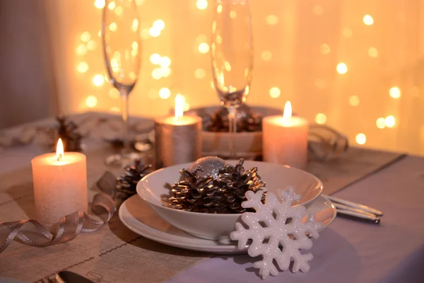 Gyönyörű karácsonyi asztal beállítása — Stock Fotó