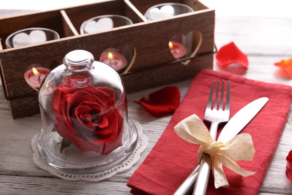 Réglage de table festive pour la Saint-Valentin sur fond de table — Photo