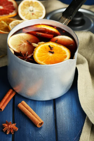 Old metal pan of tasty mulled wine on wooden table — Stock Photo, Image