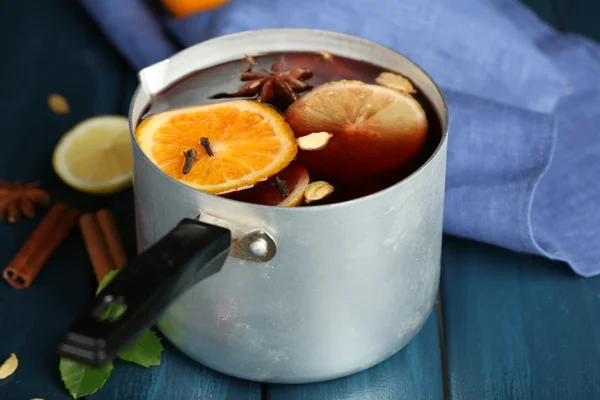 Old metal pan of tasty mulled wine on wooden table — Stock Photo, Image