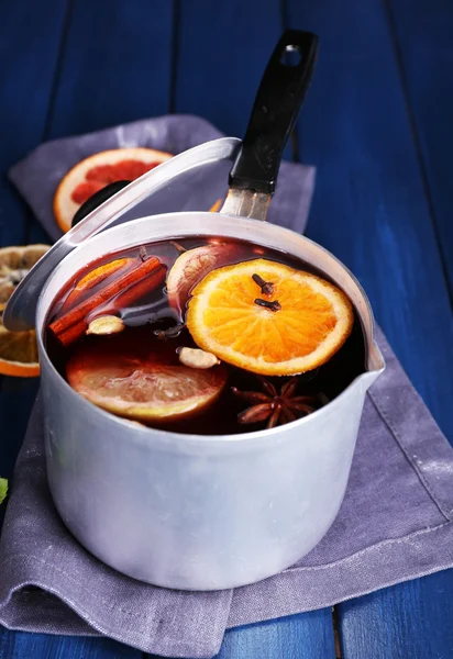 Old metal pan of tasty mulled wine on wooden table — Stock Photo, Image