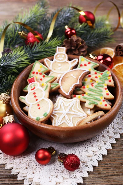 Gingerbread cookies in bowl — Stock Photo, Image