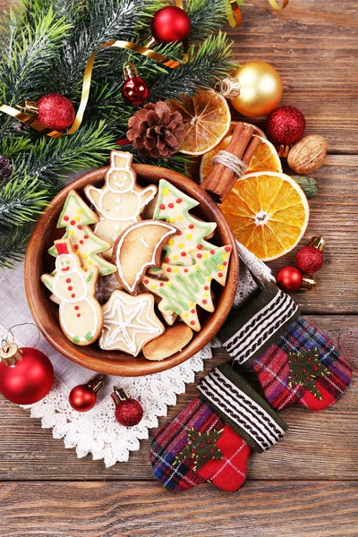 Gingerbread cookies in bowl — Stock Photo, Image