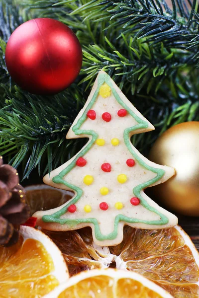 Peperkoek cookies en decoratie van Kerstmis — Stockfoto
