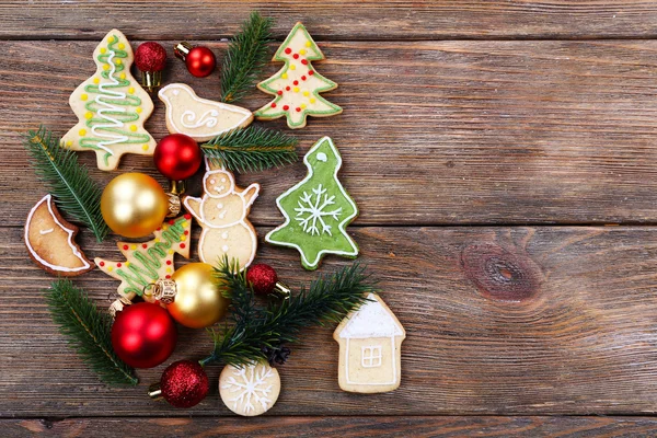 Galletas de jengibre y decoración navideña —  Fotos de Stock