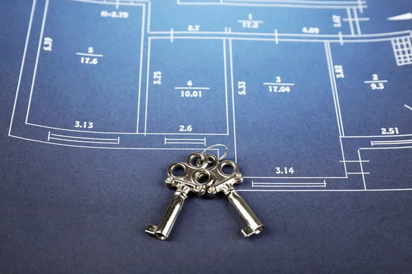 Schlüssel auf Hausplan — Stockfoto