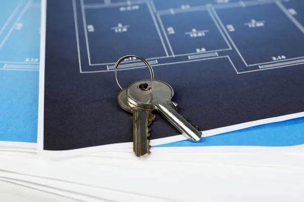 Schlüssel auf Hausplan — Stockfoto