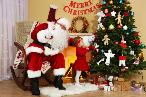 Babbo Natale con bambina — Foto Stock