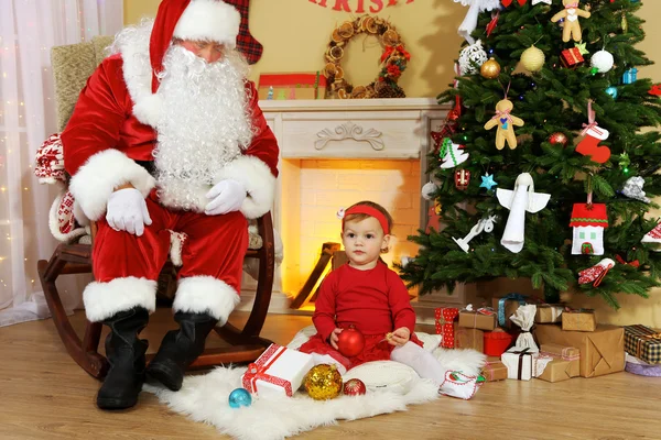 Babbo Natale con bambina — Foto Stock