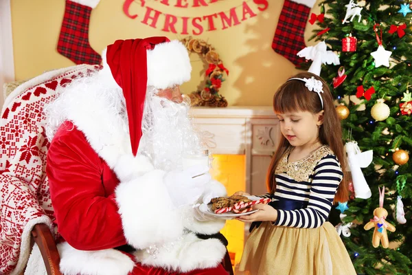 Άγιος Βασίλης με κοριτσάκι — Φωτογραφία Αρχείου