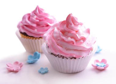 Lezzetli kek üzerine beyaz izole