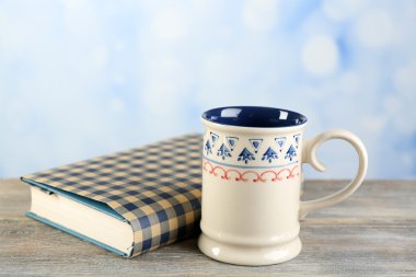 fincan çay ve kitap