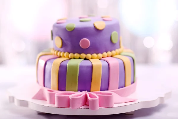 Delicioso bolo de aniversário — Fotografia de Stock