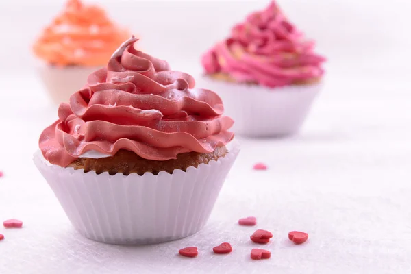 Deliciosos cupcakes en primer plano de la mesa — Foto de Stock