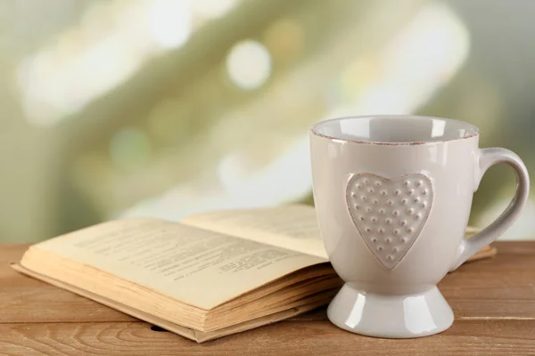 Tazza di tè e libro — Foto Stock