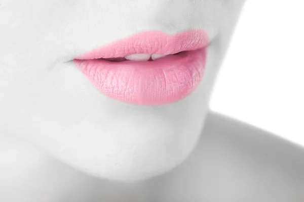 Гламурные розовые глянцевые губы — стоковое фото