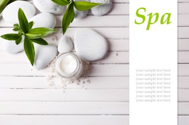 Tahta masadaki spa seti