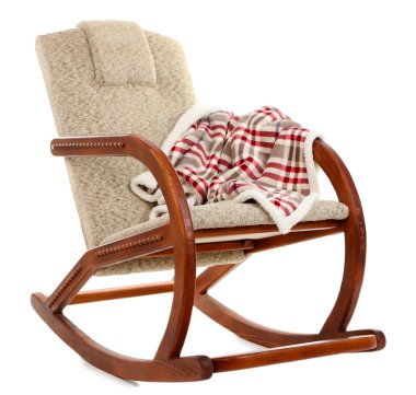 Modern sallanan sandalye üzerinde beyaz izole halı ile