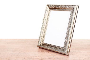 Fotoğraf çerçevesi üzerinde beyaz izole ahşap tablo