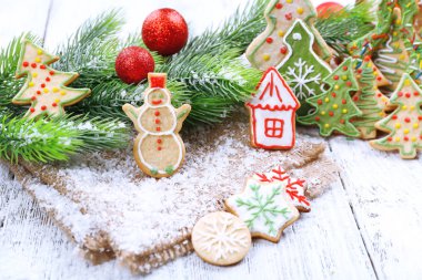 Noel süslemeli zencefilli kurabiye