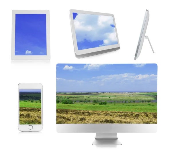 Monitor, laptop, tablets e telefone com papel de parede natureza — Fotografia de Stock