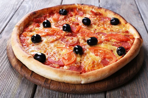 Läcker italiensk pizza — Stockfoto