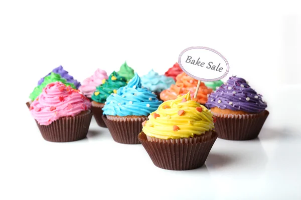 Deliciosos cupcakes con inscripción aislada en blanco — Foto de Stock