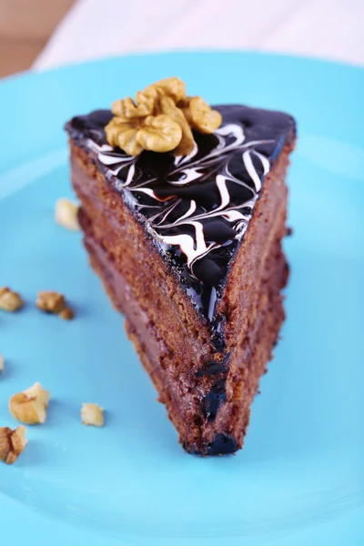 Νόστιμα κέικ σοκολάτας στο πιάτο σε κοντινό πλάνο του πίνακα — Φωτογραφία Αρχείου