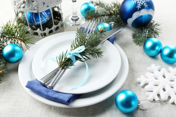 Stylish blue and white Christmas table setting on grey tablecloth background — Stock Photo, Image