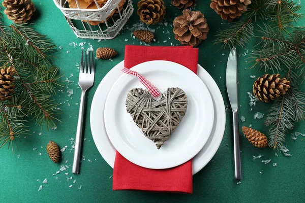 Stijlvolle rode, groene en witte kersttafel zetting — Stockfoto