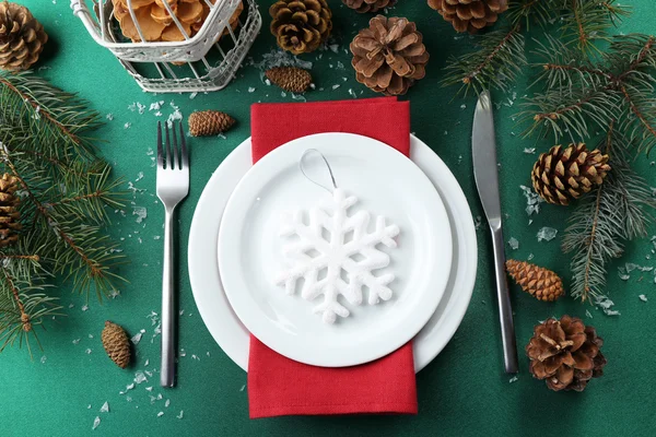 Stylish red, green and white Christmas table setting — Stock Photo, Image