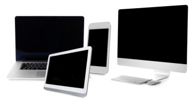 Bilgisayar, dizüstü bilgisayar, tablet ve telefon üzerinde beyaz izole kolaj
