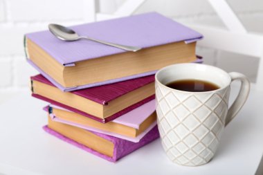 Yığın kitap Kupası ile