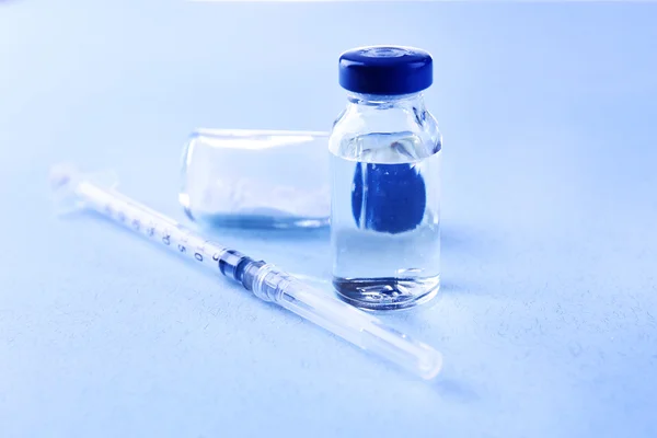 バイアル注射器にワクチン — ストック写真