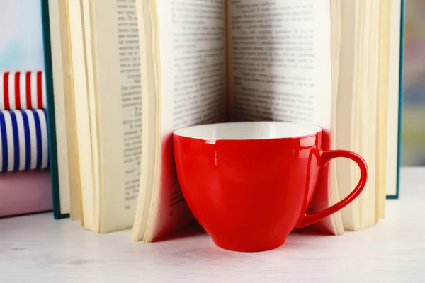 Color cup of tea with books — Stock Photo, Image