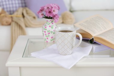 Daire iç ve yumuşak tonlarda dekor