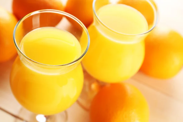 Färskpressad apelsinjuice, närbild — Stockfoto