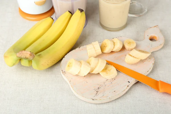 Sliced banana on cutting board, on wooden background — Stock Photo, Image