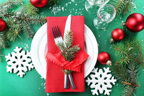 Elegante tavola di Natale rossa, verde e bianca — Foto Stock