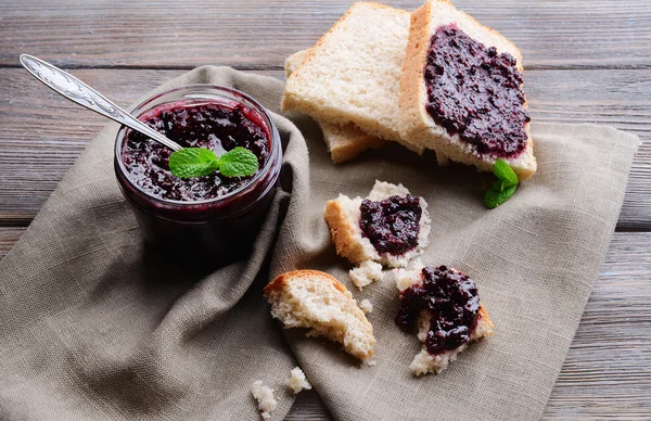 Delicious black currant jam on table close-up — Stock Photo, Image