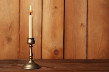 Mum ile Retro şamdan